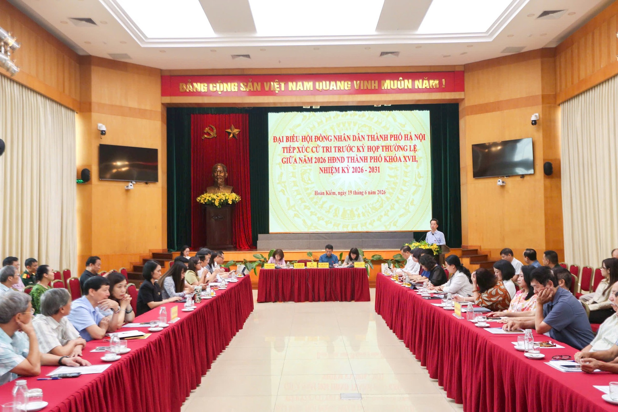 Đại biểu HĐND thành phố Hà Nội - Đơn vị bầu cử số 1 tiếp xúc cử tri- Ảnh 4.