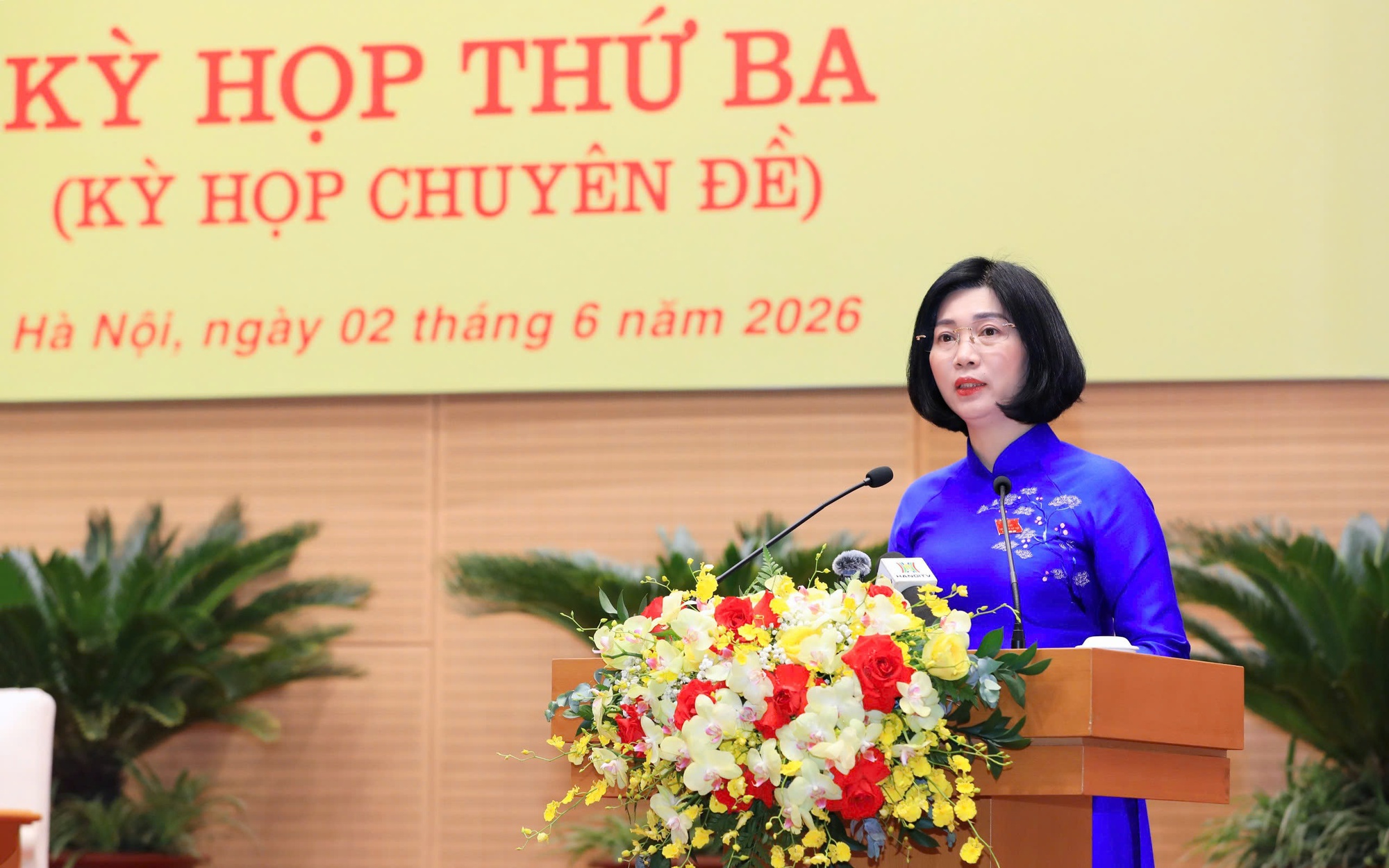 Chủ tịch HĐND Thành phố Phùng Thị Hồng Hà phát biểu khai mạc Kỳ họp (Ảnh: Lê Hải)