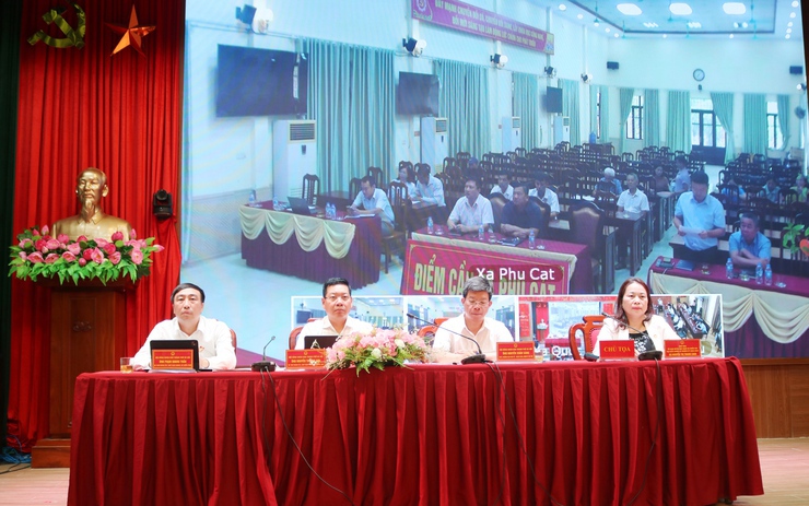 Hội nghị được tổ chức trực tiếp tại xã Quốc Oai và kết nối trực tuyến tới các điểm cầu xã Kiều Phú, Phú Cát và Hưng Đạo.