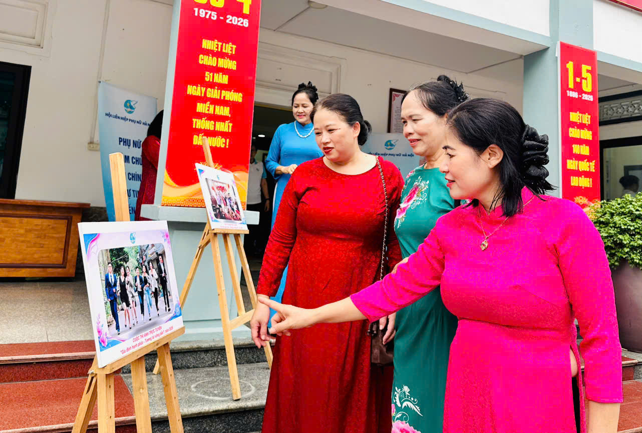 Tọa đàm "Vun đắp giá trị tốt đẹp của gia đình Thủ đô trong kỷ nguyên số"- Ảnh 4.