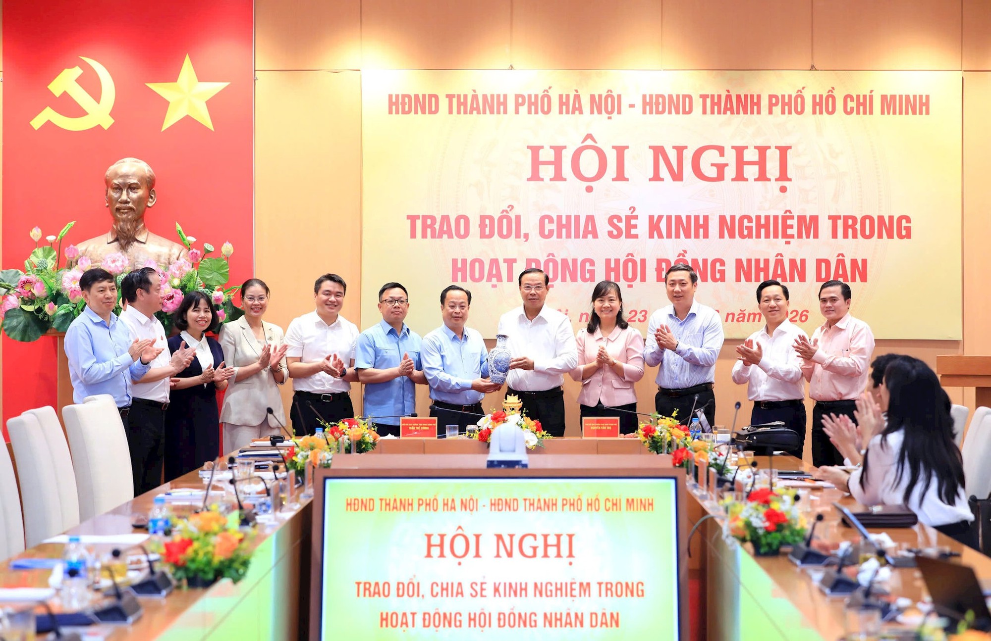 Thành phố Hà Nội và thành phố Hồ Chí Minh trao đổi kinh nghiệm trong hoạt động cơ quan dân cử- Ảnh 8.