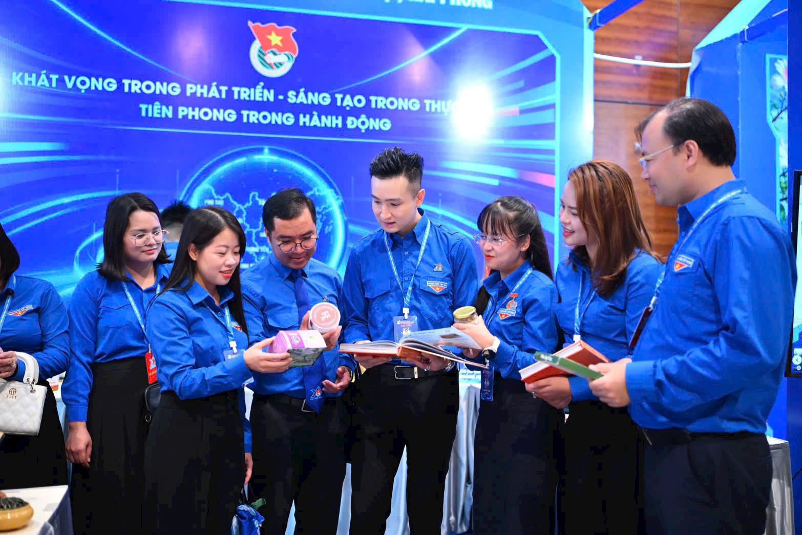 Tuổi trẻ Thủ đô thi đua sôi nổi chào mừng Đại hội Đoàn toàn quốc lần thứ XIII- Ảnh 4.