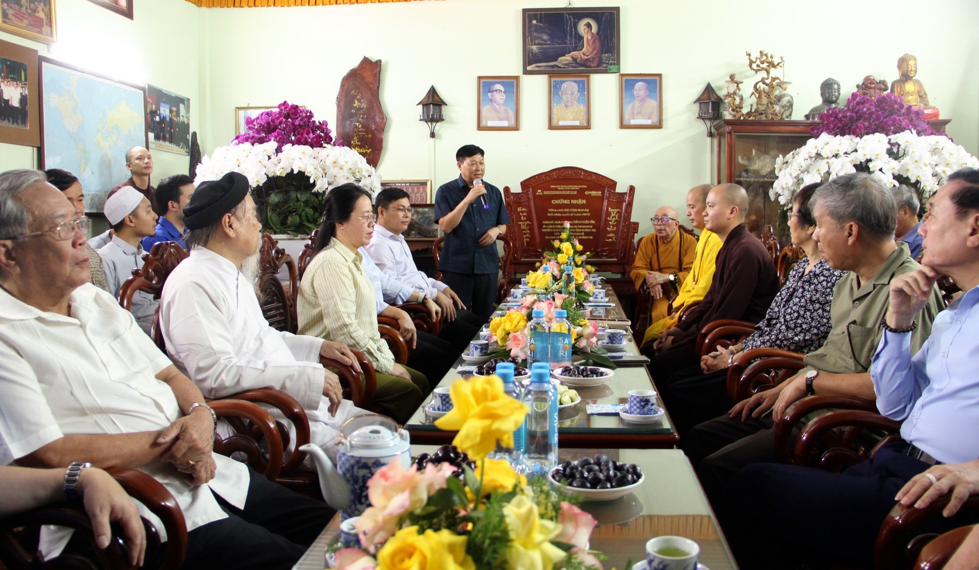 Đoàn đại biểu nhân sĩ, trí thức, tôn giáo tiêu biểu, dân tộc thiểu số Thủ đô tri ân các Anh hùng Liệt sĩ tại Quảng Trị- Ảnh 12.
