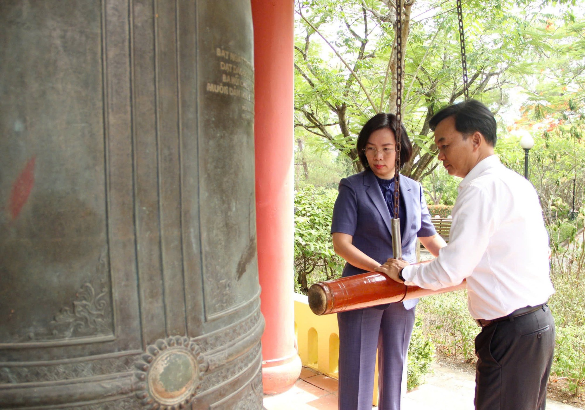 Đoàn đại biểu nhân sĩ, trí thức, tôn giáo tiêu biểu, dân tộc thiểu số Thủ đô tri ân các Anh hùng Liệt sĩ tại Quảng Trị- Ảnh 2.