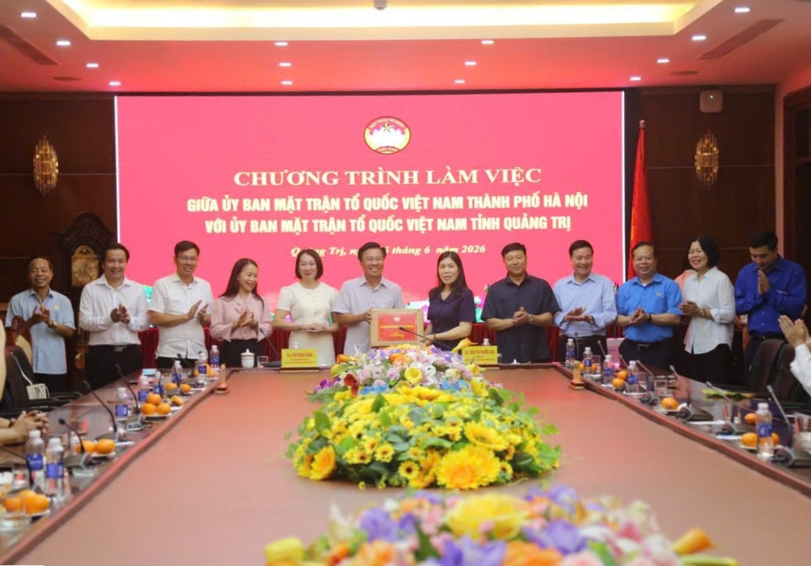 Đoàn đại biểu nhân sĩ, trí thức, tôn giáo tiêu biểu, dân tộc thiểu số Thủ đô tri ân các Anh hùng Liệt sĩ tại Quảng Trị- Ảnh 11.