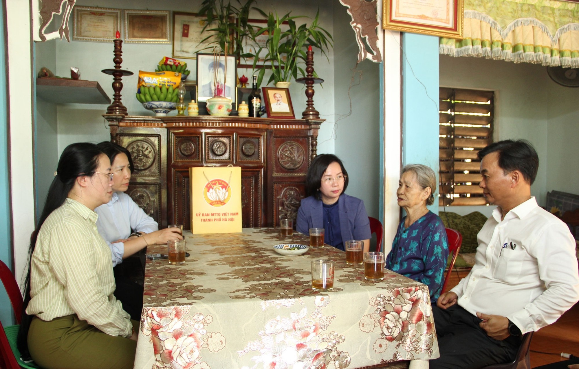 Đoàn đại biểu nhân sĩ, trí thức, tôn giáo tiêu biểu, dân tộc thiểu số Thủ đô tri ân các Anh hùng Liệt sĩ tại Quảng Trị- Ảnh 8.