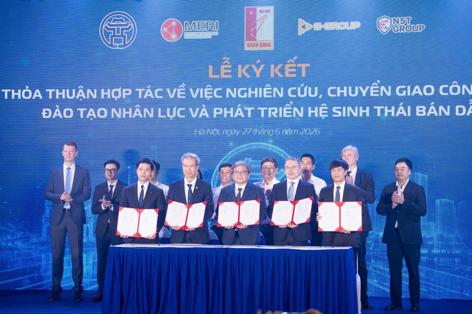 Triển khai các nhiệm vụ trọng tâm về phát triển kinh tế số, xã hội số trên địa bàn Thành phố- Ảnh 1.