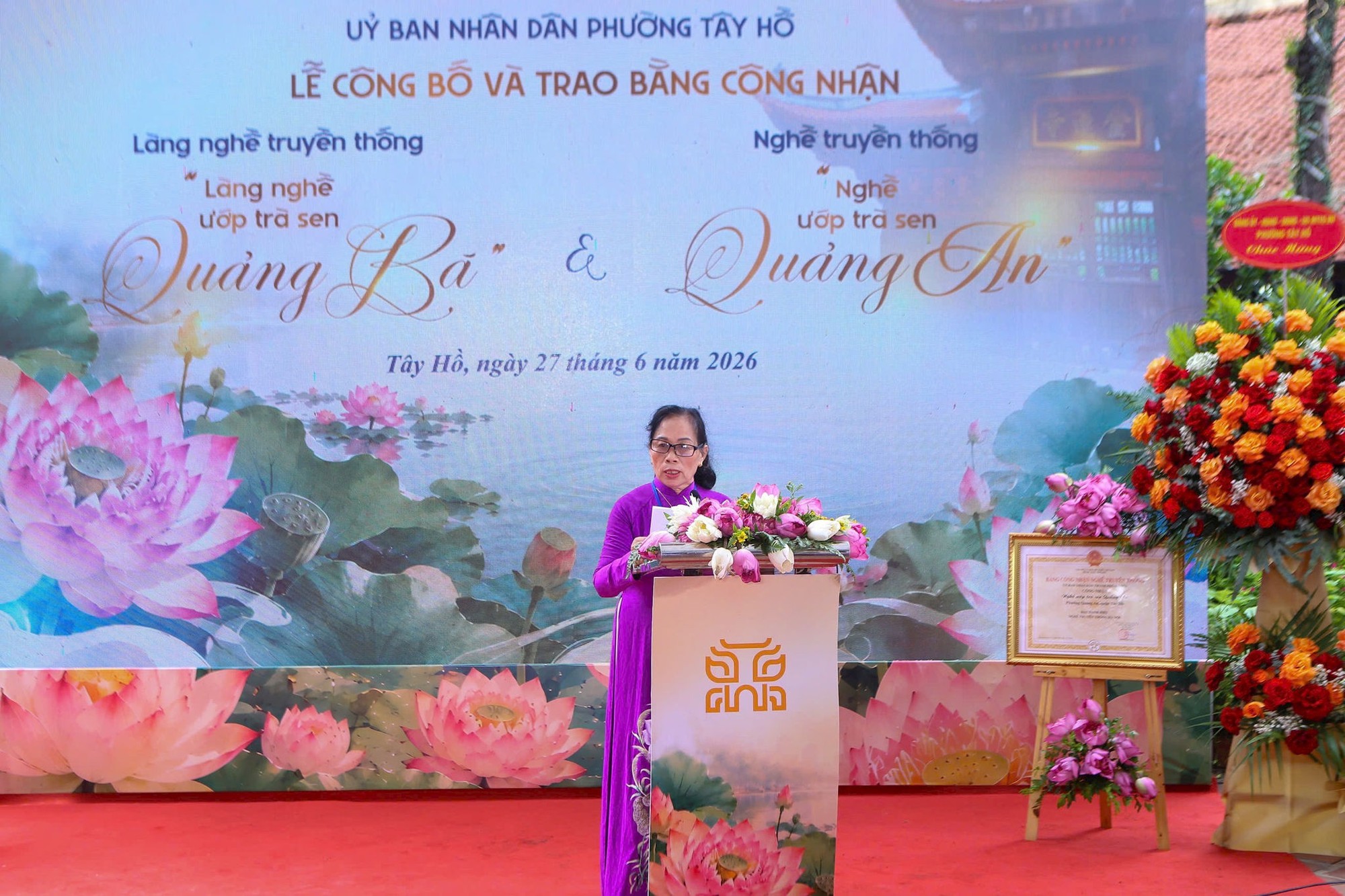 Trao Bằng công nhận làng nghề truyền thống ướp trà sen Quảng Bá và nghề truyền thống ướp trà sen Quảng An- Ảnh 6.