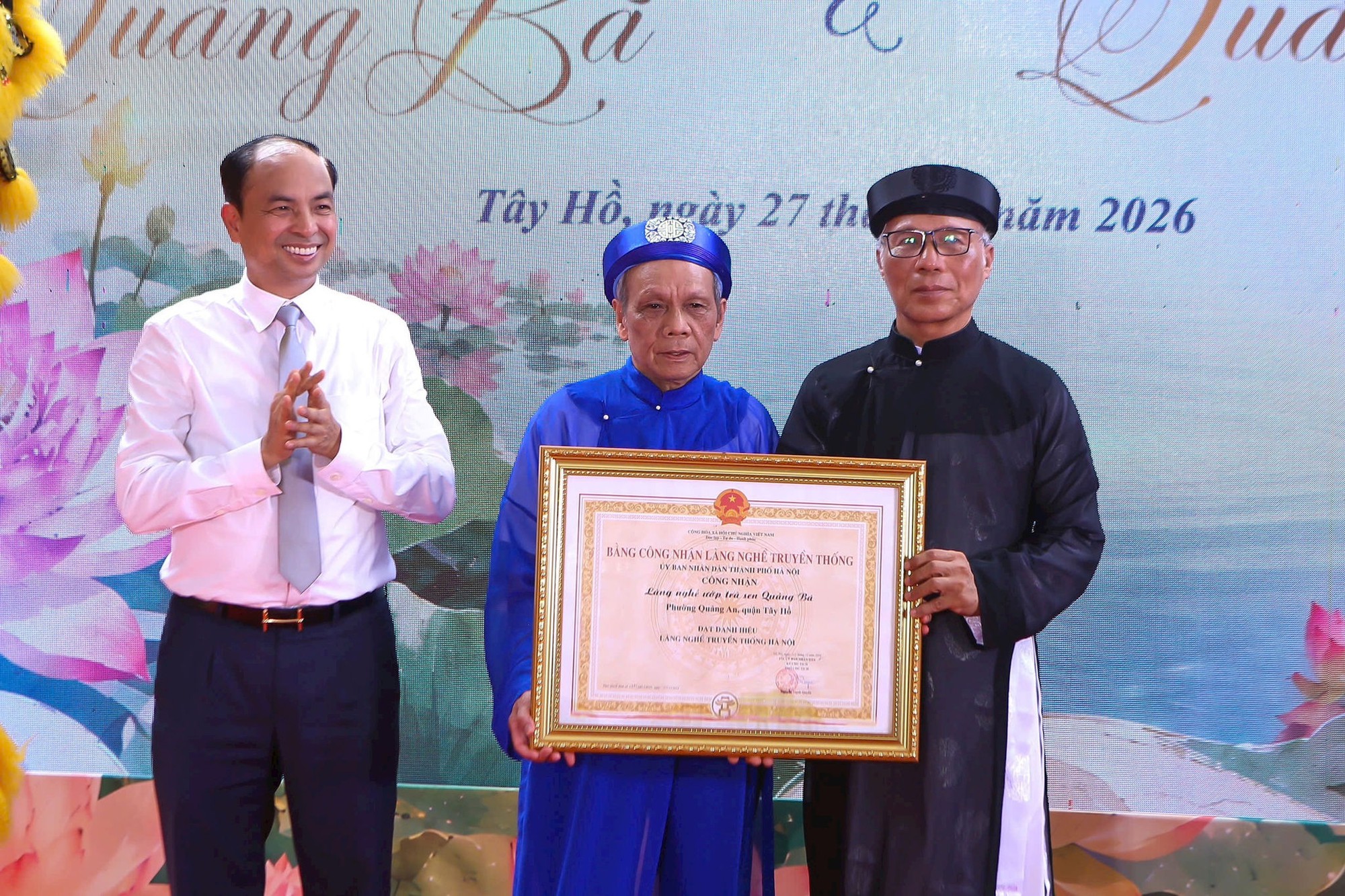 Trao Bằng công nhận làng nghề truyền thống ướp trà sen Quảng Bá và nghề truyền thống ướp trà sen Quảng An- Ảnh 3.