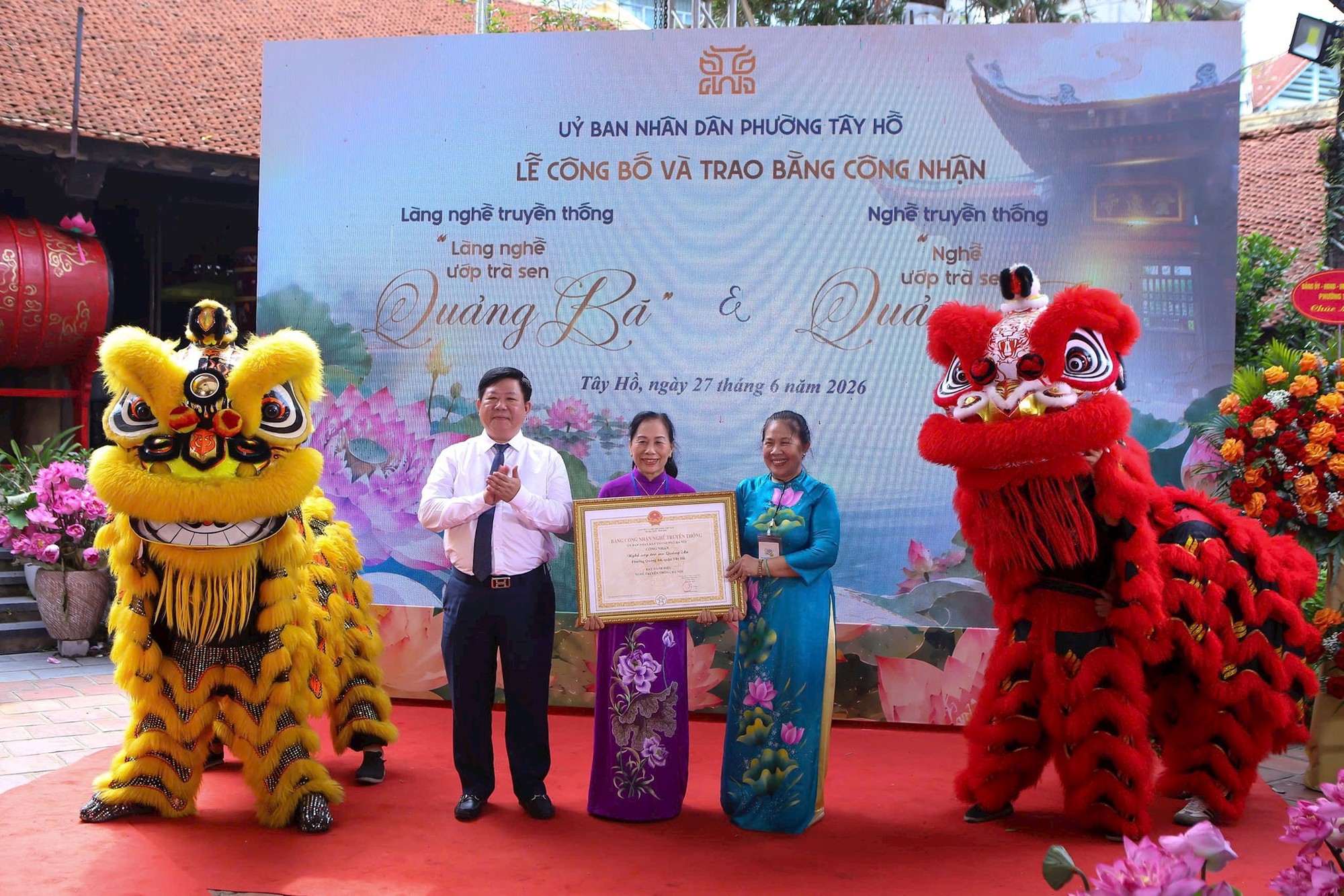 Trao Bằng công nhận làng nghề truyền thống ướp trà sen Quảng Bá và nghề truyền thống ướp trà sen Quảng An- Ảnh 4.