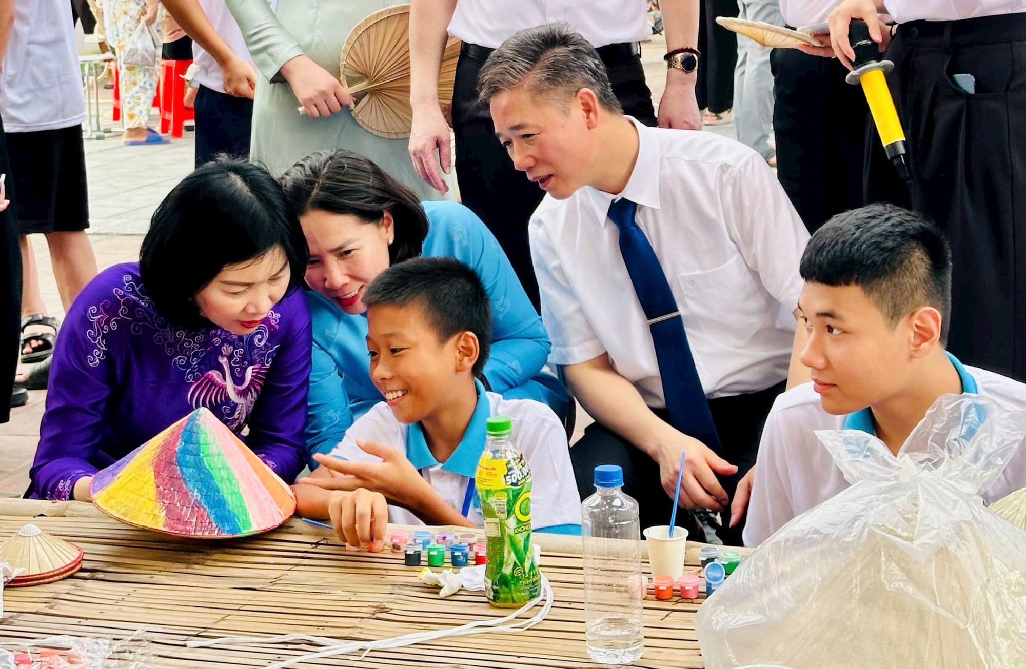 Lan tỏa yêu thương đến 100 trẻ mồ côi, trẻ em có hoàn cảnh đặc biệt khó khăn- Ảnh 3.