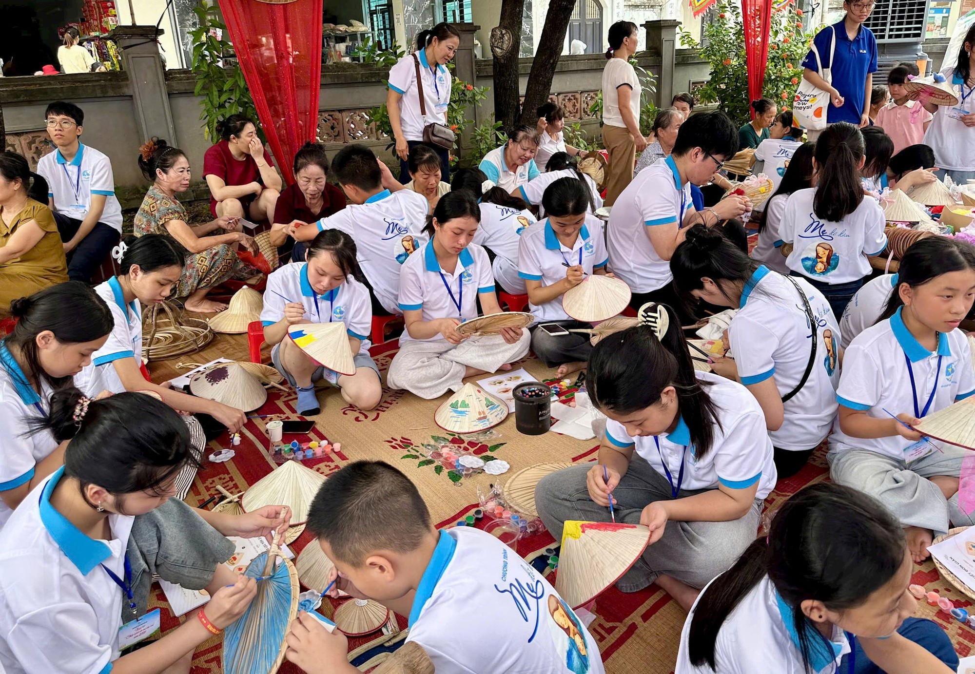 Lan tỏa yêu thương đến 100 trẻ mồ côi, trẻ em có hoàn cảnh đặc biệt khó khăn- Ảnh 4.