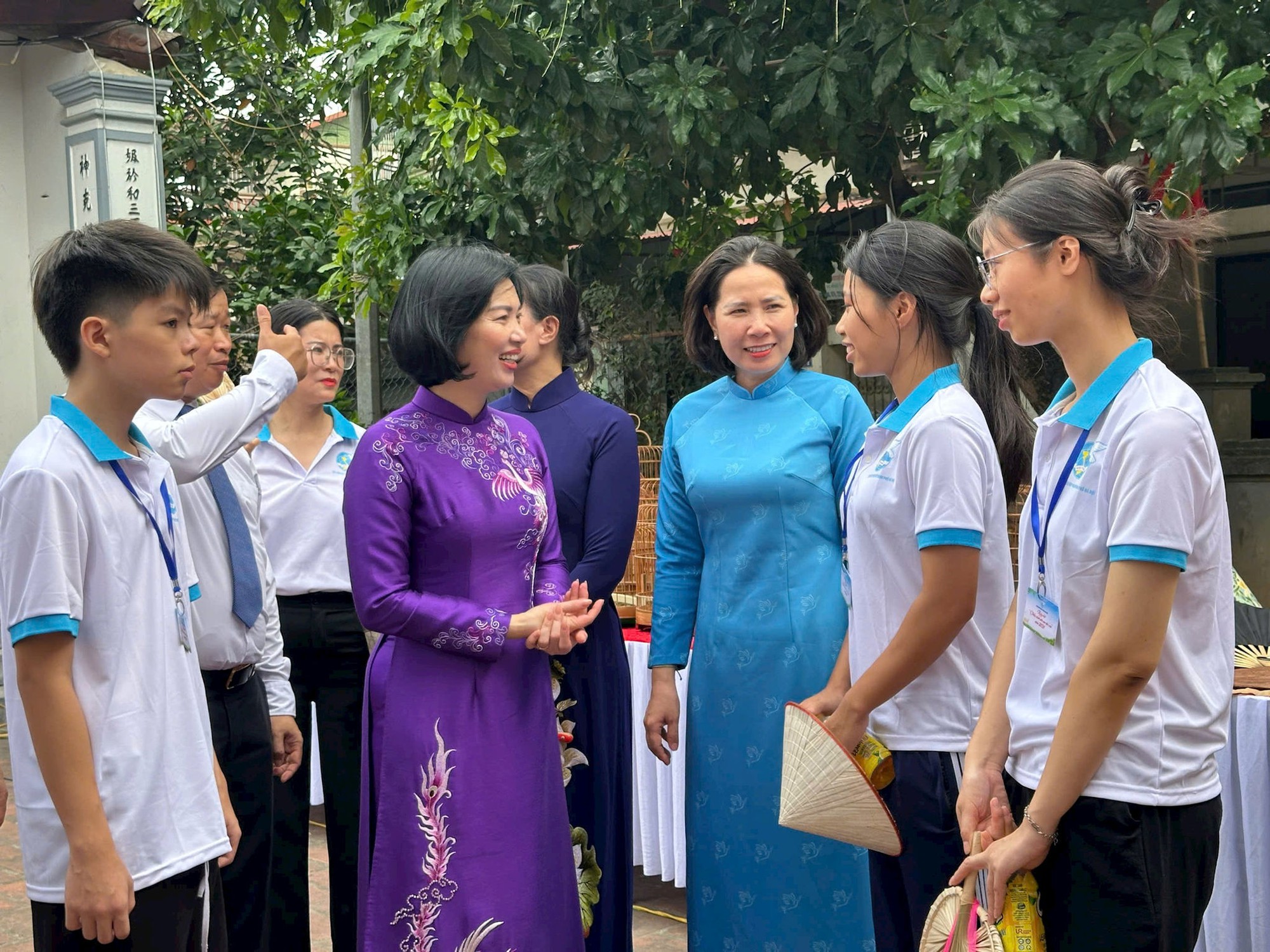 Lan tỏa yêu thương đến 100 trẻ mồ côi, trẻ em có hoàn cảnh đặc biệt khó khăn- Ảnh 1.