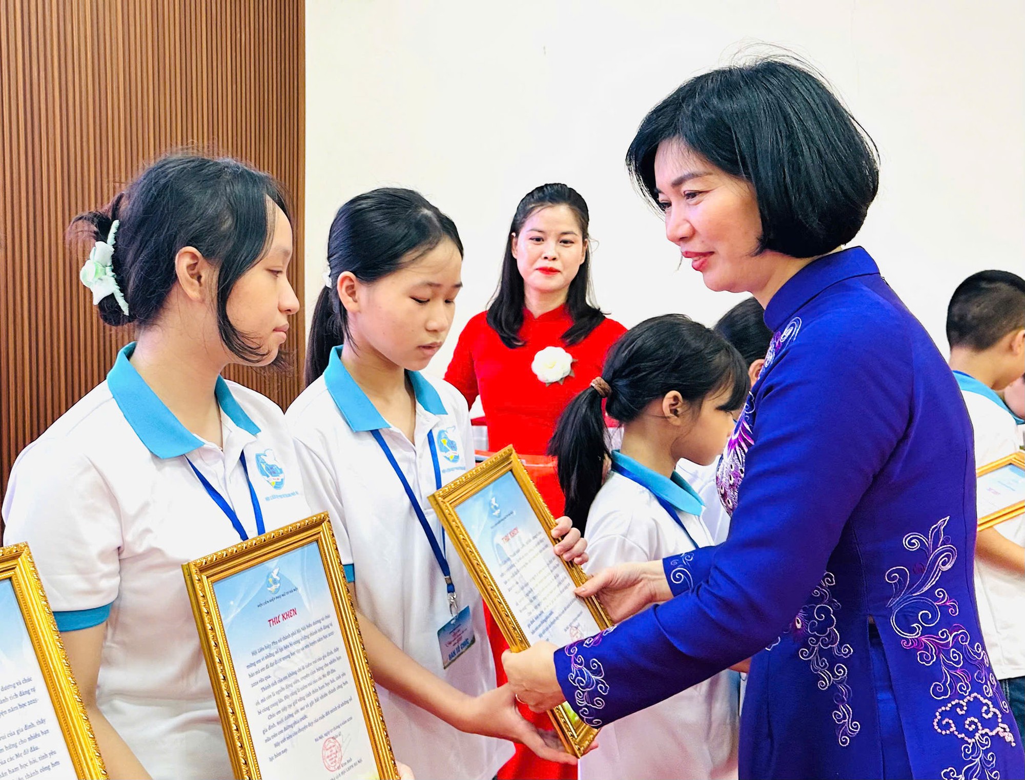 Lan tỏa yêu thương đến 100 trẻ mồ côi, trẻ em có hoàn cảnh đặc biệt khó khăn- Ảnh 6.