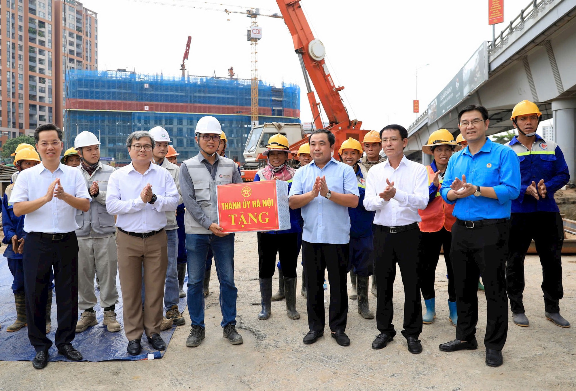 Bí thư Thành ủy Trần Đức Thắng kiểm tra tiến độ một số dự án giao thông trọng điểm của Thủ đô- Ảnh 4.
