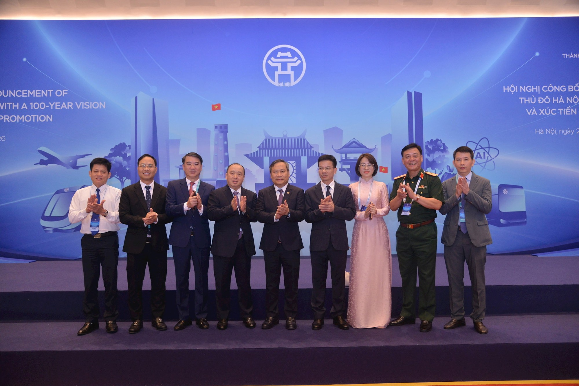 Chủ tịch Quốc hội Trần Thanh Mẫn và lãnh đạo thành phố Hà Nội tham quan khu triển lãm trưng bày Quy hoạch Thủ đô- Ảnh 8.