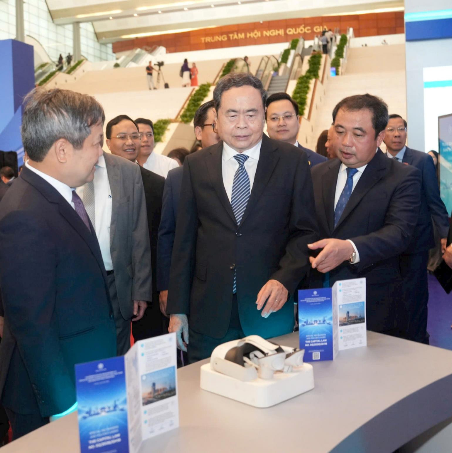 Chủ tịch Quốc hội dự Hội nghị công bố Quy hoạch tổng thể Thủ đô Hà Nội tầm nhìn 100 năm và Xúc tiến đầu tư năm 2026- Ảnh 3.