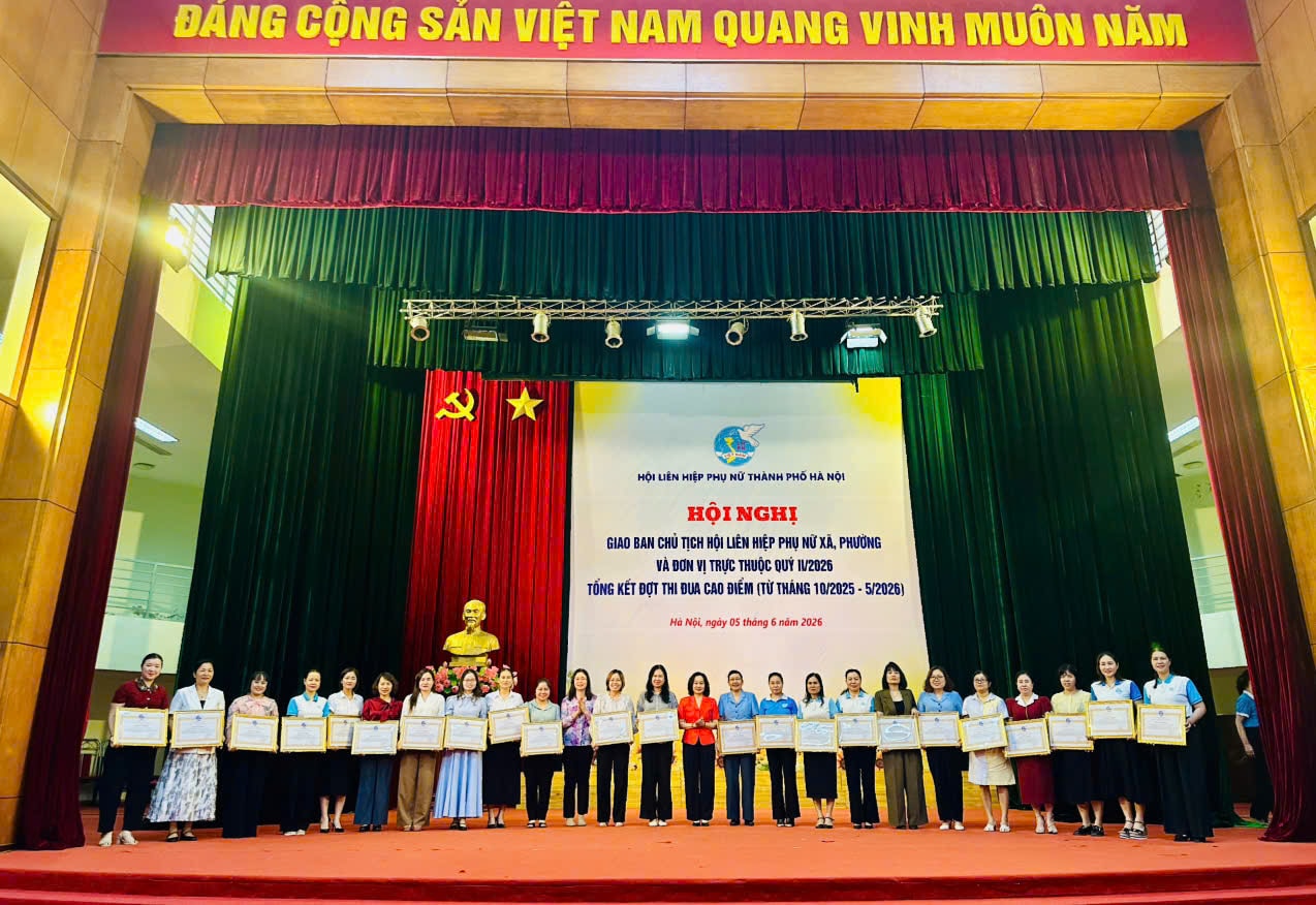 Hội Liên hiệp Phụ nữ Hà Nội giao ban quý II, tổng kết thi đua cao điểm- Ảnh 4.