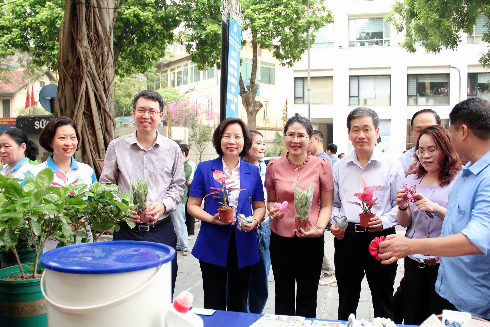 Ủy ban MTTQ Việt Nam thành phố Hà Nội kêu gọi nhân dân Thủ đô chung tay xây dựng Hà Nội xanh - sạch - đẹp- Ảnh 3.