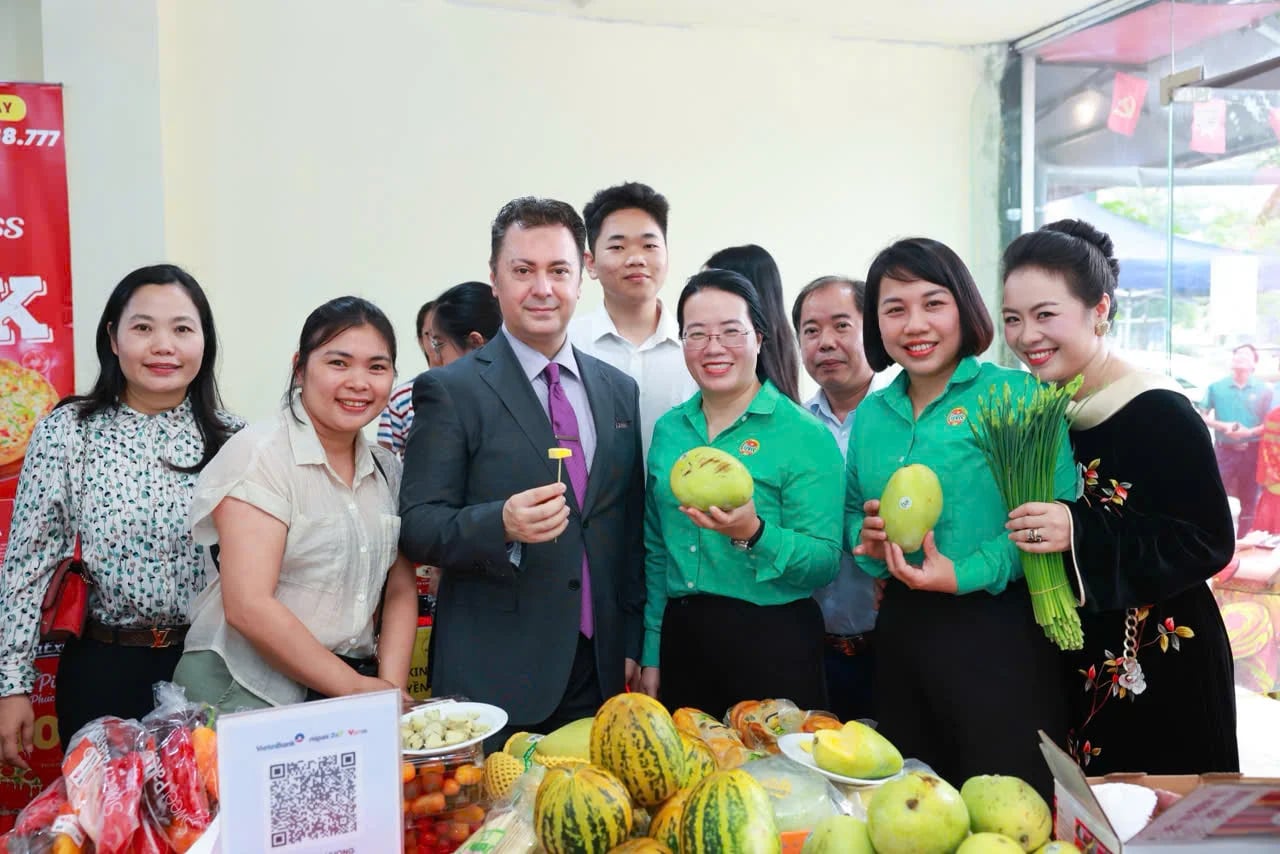 Phát huy vai trò Hội Nông dân Thủ đô trong phát triển nông nghiệp đô thị, nông dân số- Ảnh 3.