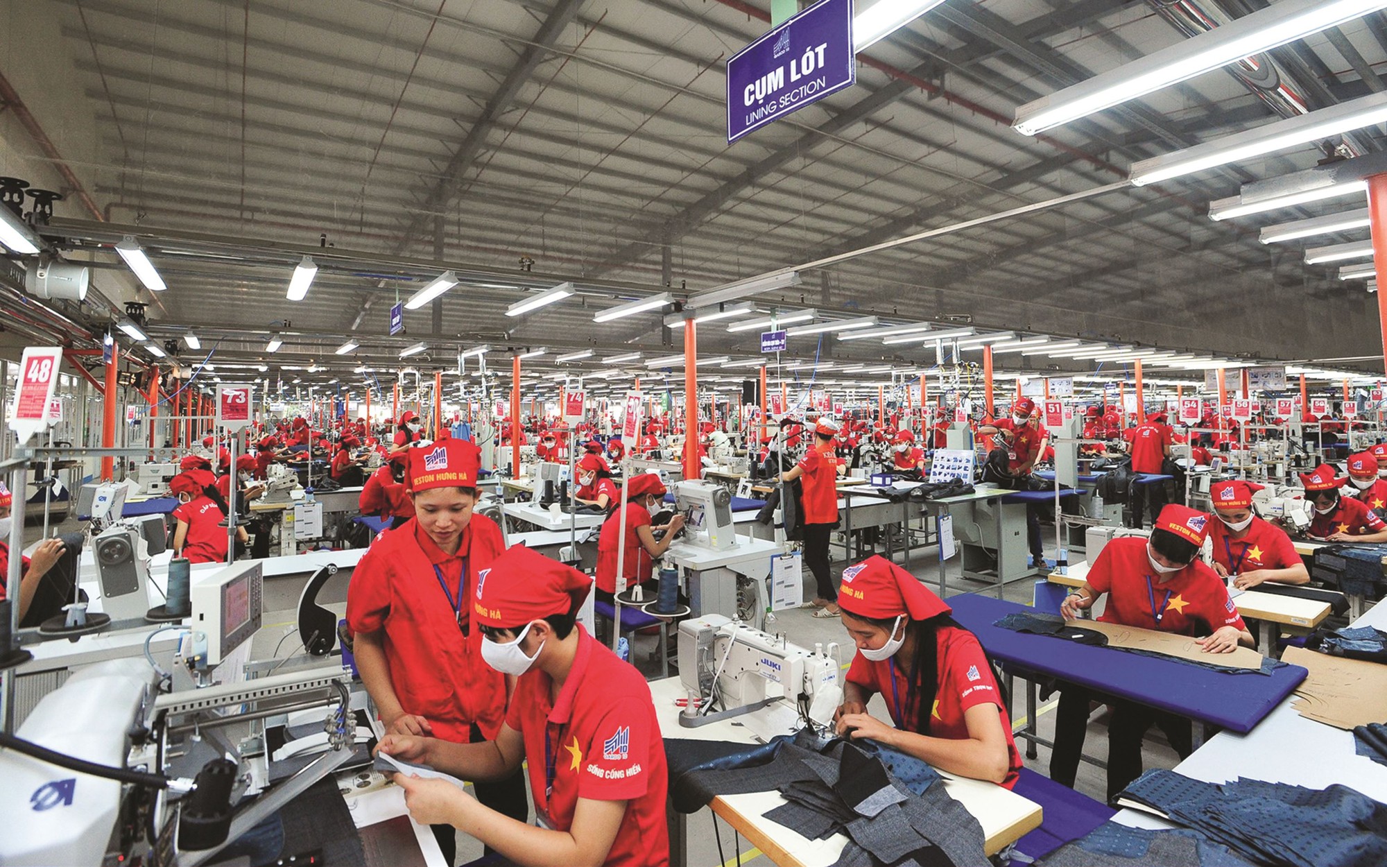 Khen thưởng các doanh nghiệp có thành tích trong phong trào thi đua khối Doanh nghiệp