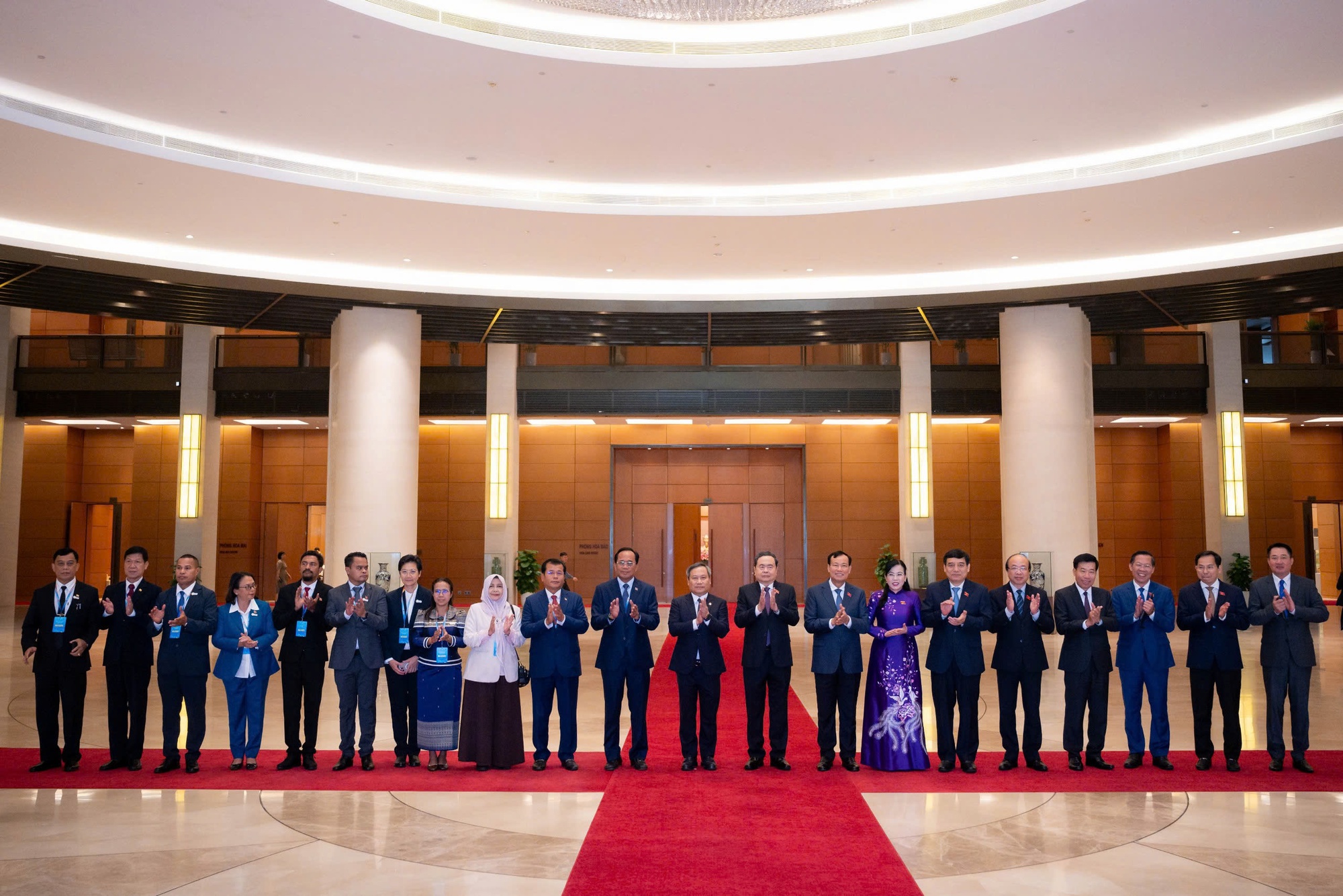 National Assembly chairman meets ASEAN city leaders- Ảnh 1.