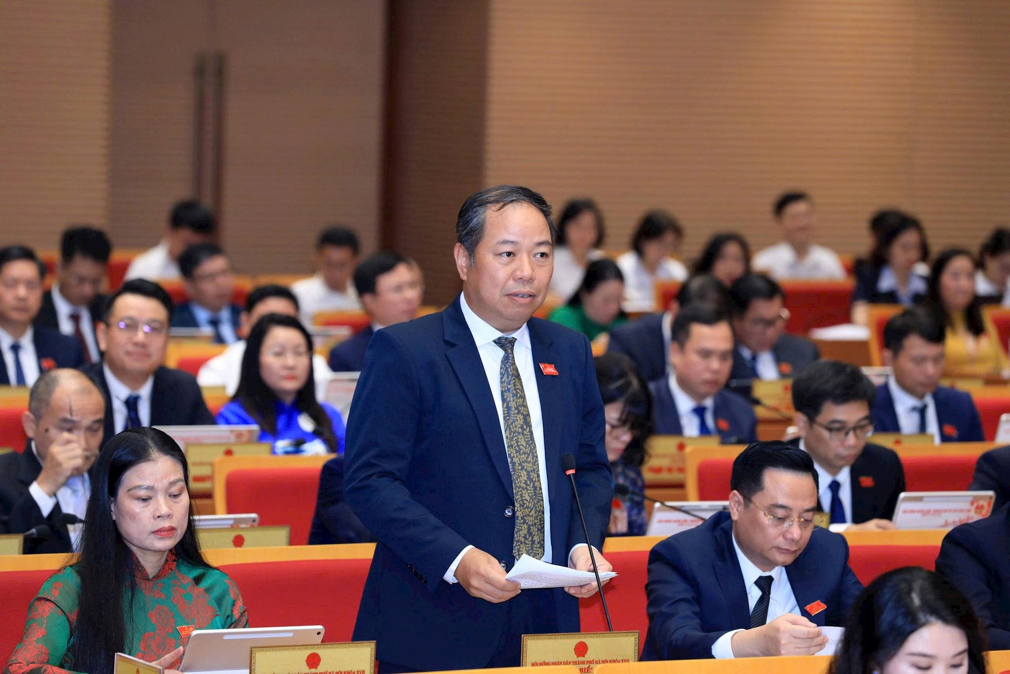Đại biểu HĐND thành phố Hà Nội thảo luận nhiệm vụ trọng tâm phát triển kinh tế - xã hội- Ảnh 5. Đại biểu HĐND thành phố Hà Nội thảo luận nhiệm vụ trọng tâm phát triển kinh tế - xã hội- Ảnh 5.