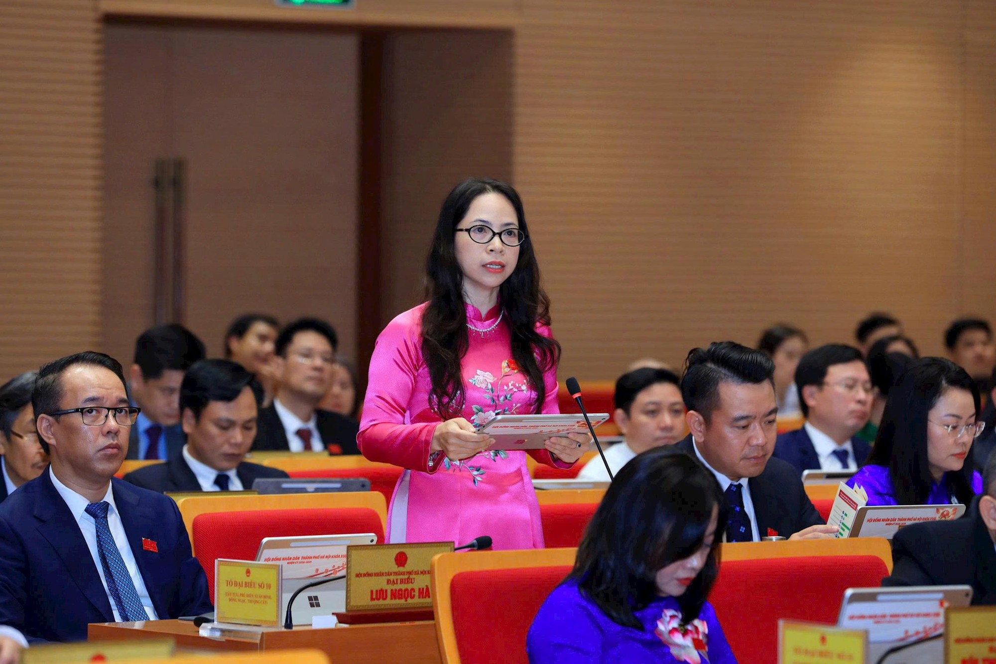 Đại biểu HĐND thành phố Hà Nội thảo luận nhiệm vụ trọng tâm phát triển kinh tế - xã hội- Ảnh 6. Đại biểu HĐND thành phố Hà Nội thảo luận nhiệm vụ trọng tâm phát triển kinh tế - xã hội- Ảnh 6.