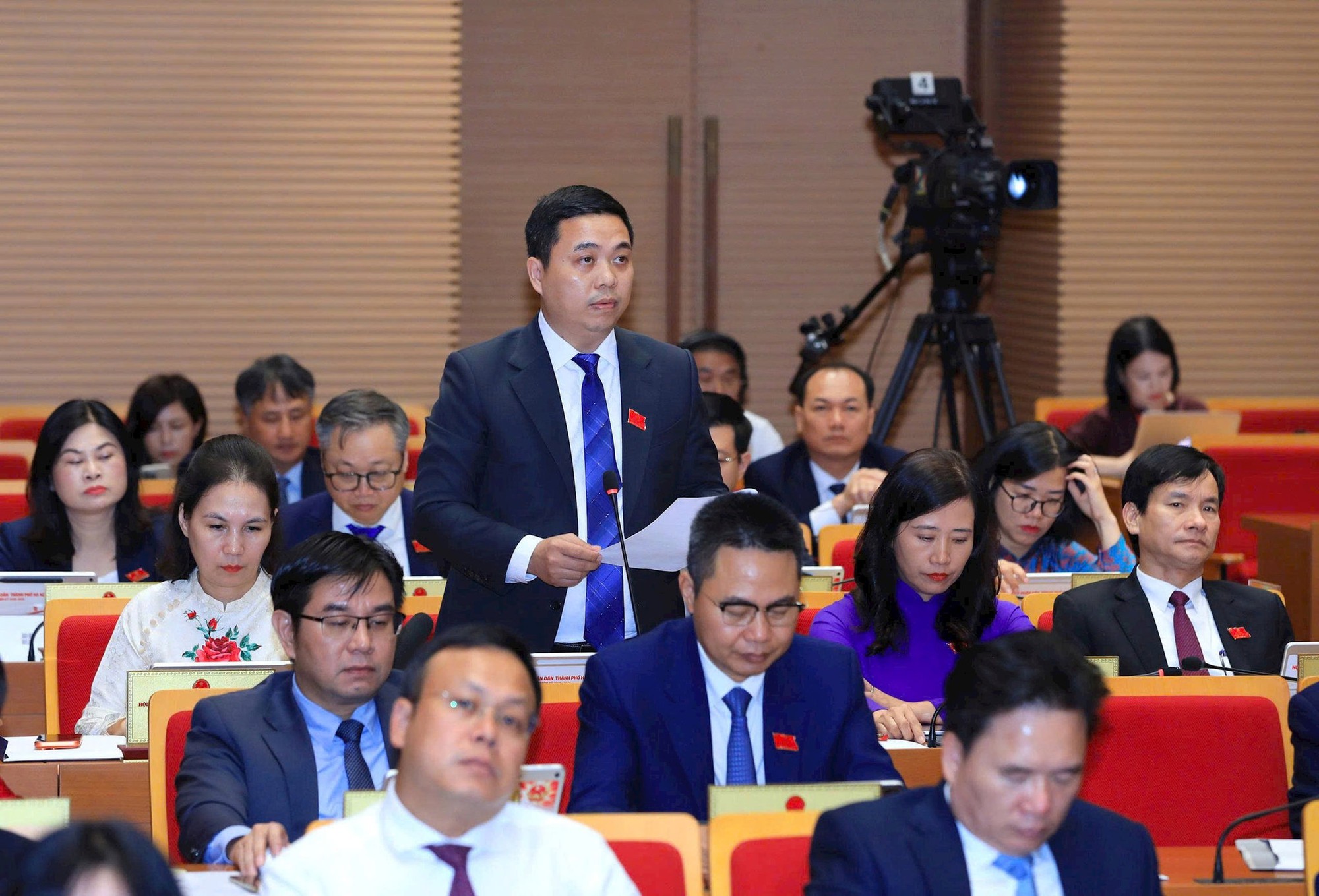 Đại biểu HĐND thành phố Hà Nội thảo luận nhiệm vụ trọng tâm phát triển kinh tế - xã hội- Ảnh 3. Đại biểu HĐND thành phố Hà Nội thảo luận nhiệm vụ trọng tâm phát triển kinh tế - xã hội- Ảnh 3.