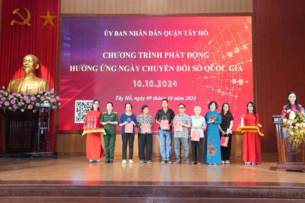 Quận Tây Hồ hưởng ứng Ngày Chuyển đổi số quốc gia năm 2024- Ảnh 2.
