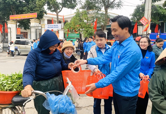 Thành đoàn Hà Nội triển khai “Mô hình chợ dân sinh giảm thiểu rác thải nhựa năm 2024”