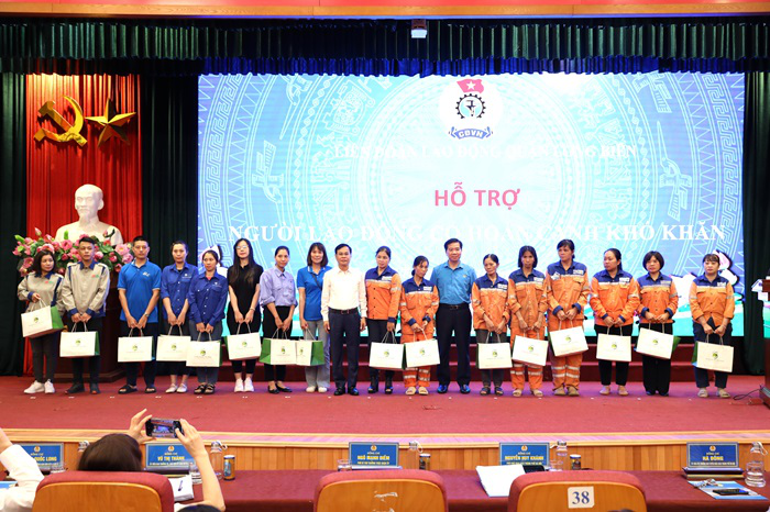 Công đoàn Long Biên tổ chức nhiều hoạt động thiết thực “Cảm ơn người lao động”