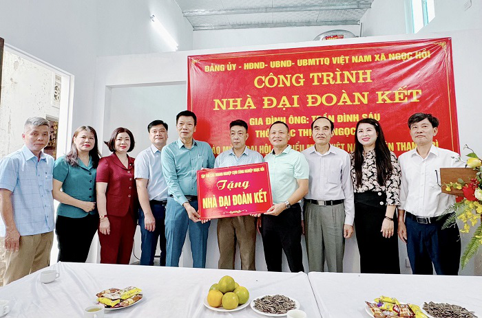 Huyện Thanh Trì: Bàn giao nhà “Đại đoàn kết” cho hộ cận nghèo xã Ngọc Hồi