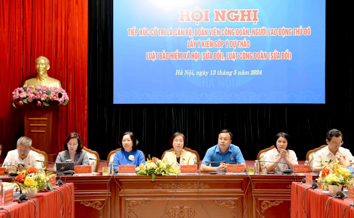 Đại biểu Quốc hội thành phố Hà Nội lắng nghe nguyện vọng của đoàn viên, người lao động