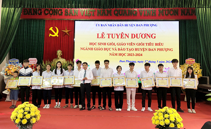 Huyện Đan Phượng tuyên dương học sinh giỏi, giáo viên giỏi tiêu biểu năm học 2023 - 2024