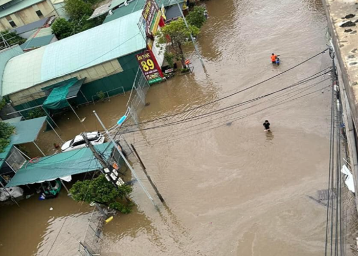 Cấm phương tiện lưu thông điểm ngập đường 427 huyện Thường Tín