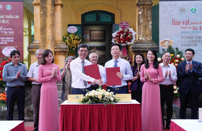 Triển lãm ảnh về những khu vườn nổi tiếng của Bắc Kinh tại Hoàng thành Thăng Long
