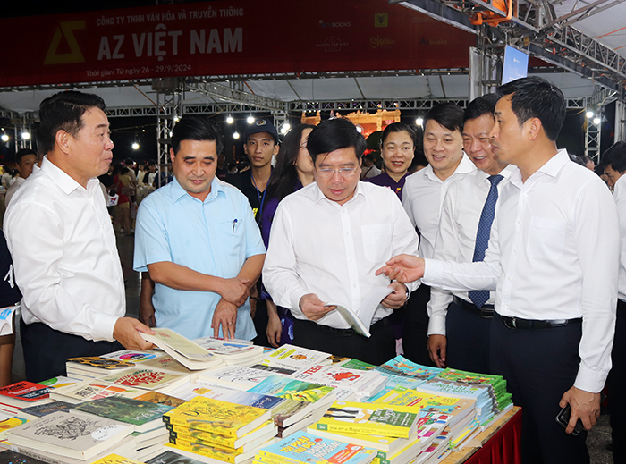 Khai mạc Hội chợ xúc tiến thương mại gắn kết quảng bá du lịch, văn hóa quận Bắc Từ Liêm