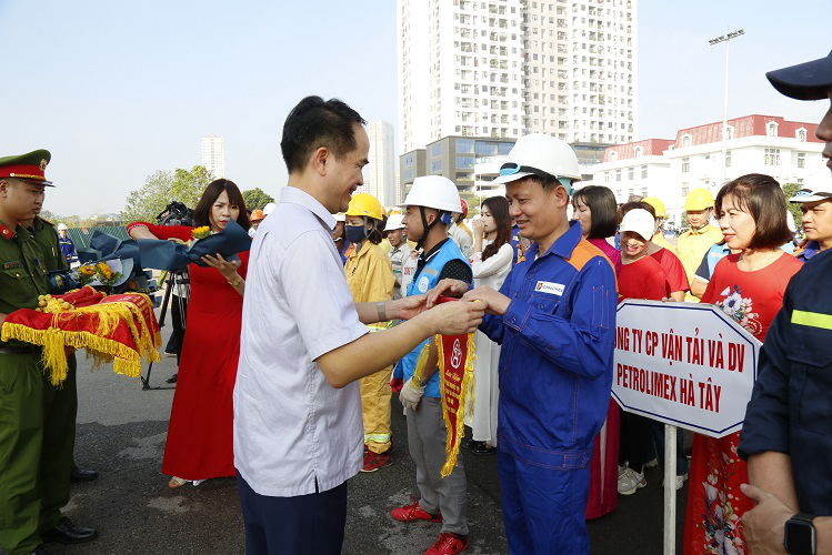 Sôi nổi Hội thao nghiệp vụ chữa cháy và cứu nạn, cứu hộ quận Hà Đông