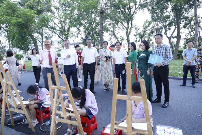 Cơ hội để thiếu nhi Thủ đô và thiếu nhi Nga thể hiện tình yêu quê hương