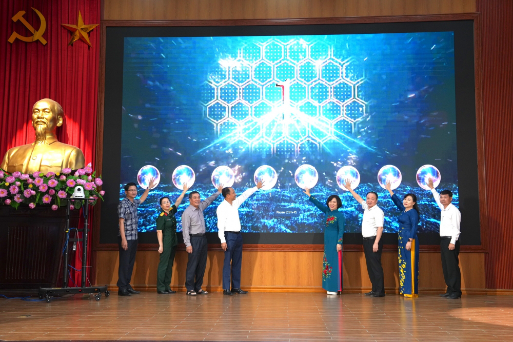 Quận Tây Hồ hưởng ứng Ngày Chuyển đổi số quốc gia năm 2024