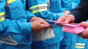 Thủ tướng Phạm Minh Chính thăm, động viên công nhân vệ sinh môi trường Thủ đô dịp cận Tết