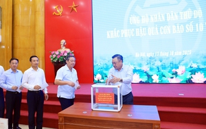 Ủng hộ nhân dân Thủ đô khắc phục hậu quả cơn bão số 10 và số 11