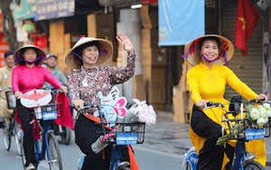 Khen thưởng thành tích xuất sắc trong công tác tuyên truyền, tổ chức và tham gia Giải Báo chí về phát triển văn hóa và xây dựng người Hà Nội thanh lịch