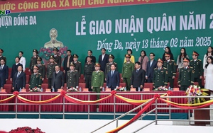 Chủ tịch UBND Thành phố dự lễ giao, nhận quân năm 2025 tại quận Đống Đa