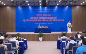 Chủ tịch TP Hà Nội gặp gỡ, đối thoại với công nhân, người lao động
