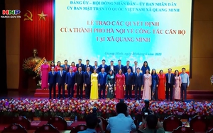Thường trực Thành ủy Hà Nội trao quyết định tại một số địa phương sau sắp xếp
