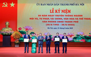 Xây dựng đội ngũ cán bộ chuyên nghiệp, liêm chính, có đạo đức công vụ