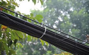 Thanh thải, bó gọn đường dây, cáp viễn thông, điện lực đi nổi trên cột treo cáp