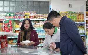 Kiểm tra công tác an toàn thực phẩm dịp Tết tại các phường Cửa Nam và Hoàn Kiếm